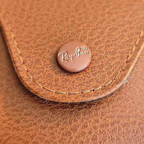 RAY BAN by LUXOTICA Faux Leather Brown Pebble Sunglass Case - UNISEX - EUC - Picture 10 of 15